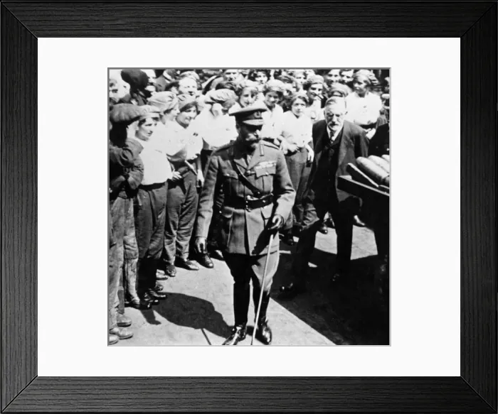 Framed Print : George V visiting munitions factory in Hull Framed Print : George V visiting munitions factory in Hull