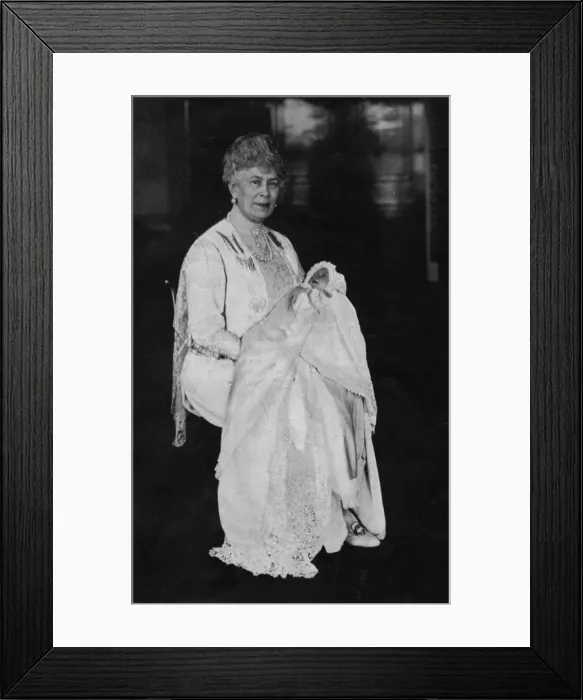 Framed Print : Queen Mary and baby Princess Elizabeth Framed Print : Queen Mary and baby Princess Elizabeth
