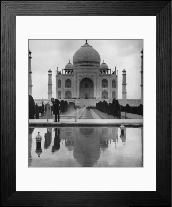 Framed Print : Queen Elizabeth II - royal tour of India - Taj Mahal