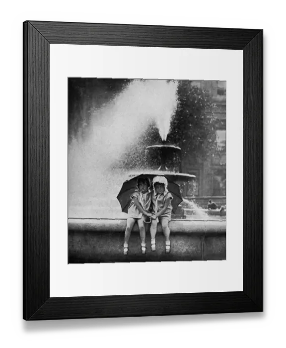 Framed Print : Cooling off in Trafalgar Square Framed Print : Cooling off in Trafalgar Square