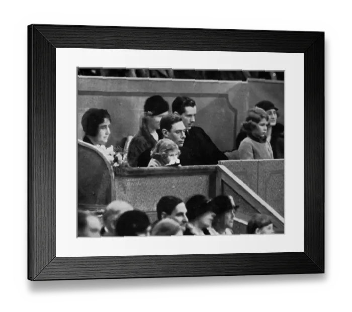 Framed Print : Princesses Elizabeth and Margaret with their parents Framed Print : Princesses Elizabeth and Margaret with their parents