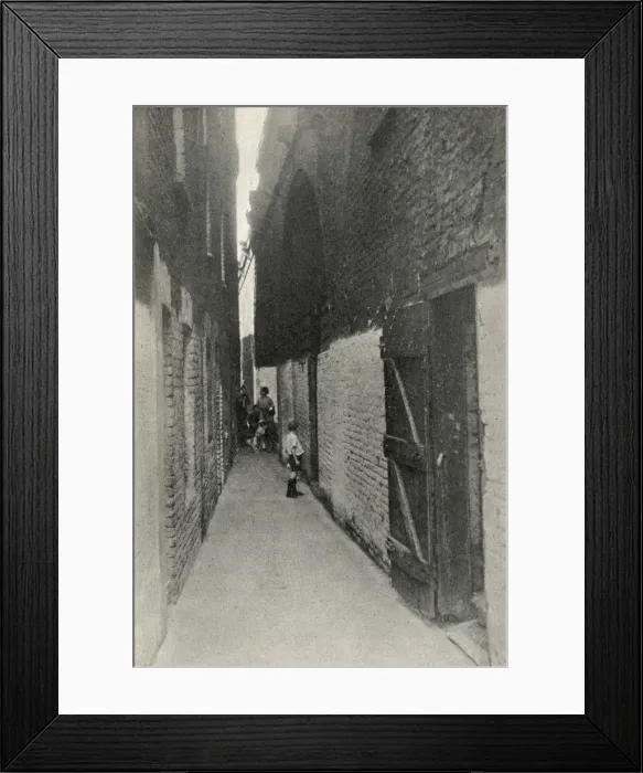 Framed Print : 1930s poor housing at Shadwell, Stepney Framed Print : 1930s poor housing at Shadwell, Stepney