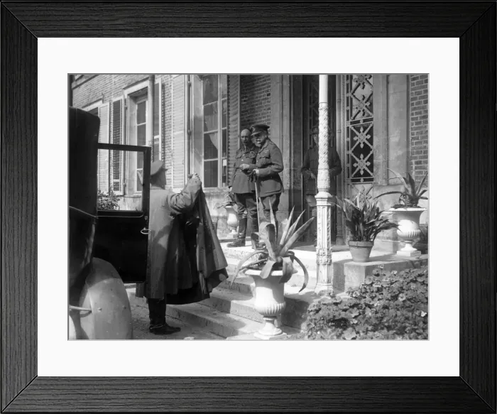 Framed Print : Sir Douglas Haig with General Rawlinson, France Framed Print : Sir Douglas Haig with General Rawlinson, France