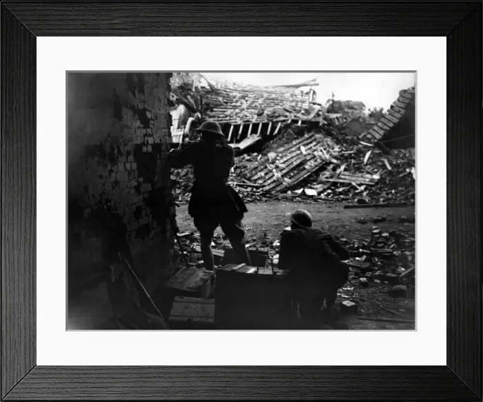 Framed Print : Two British soldiers shooting from behind a wall, WW1 Framed Print : Two British soldiers shooting from behind a wall, WW1