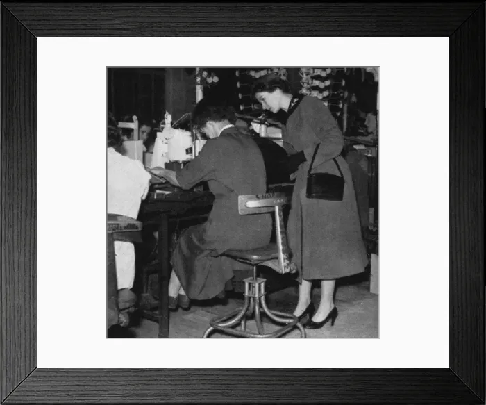 Framed Print : The Queen visits a Birmingham factory Framed Print : The Queen visits a Birmingham factory
