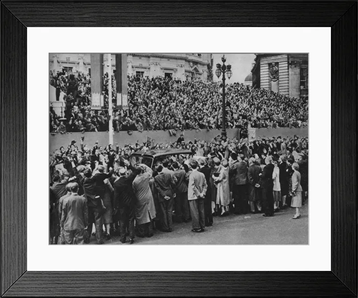 Framed Print : Queen Elizabeth II waves to nurses in London Framed Print : Queen Elizabeth II waves to nurses in London