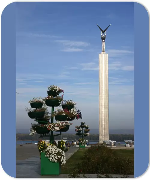 Russia - Samara: Memorial to the workers of the aircraft and rocket industry, park Date