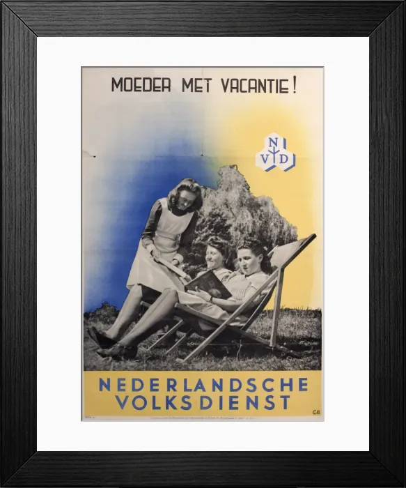 Framed Print : Poster, Dutch mother on holiday with daughters Framed Print : Poster, Dutch mother on holiday with daughters