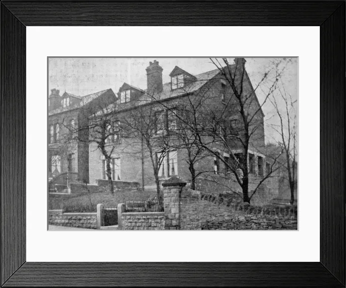 Framed Print : Scattered homes, Sheffield Framed Print : Scattered homes, Sheffield