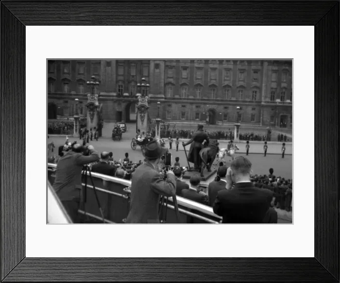 Framed Print : Trooping the Colour - Queen Victoria Memorial Framed Print : Trooping the Colour - Queen Victoria Memorial