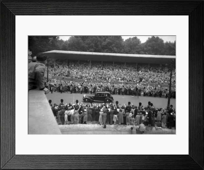 Framed Print : Trooping the Colour - Queen Victoria Memorial Framed Print : Trooping the Colour - Queen Victoria Memorial