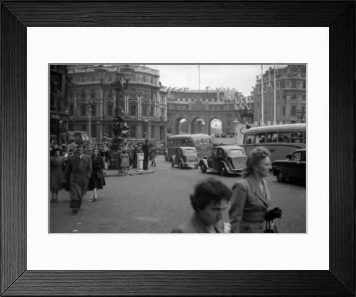 Framed Print : Trafalgar Square and Admiralty Arch Framed Print : Trafalgar Square and Admiralty Arch