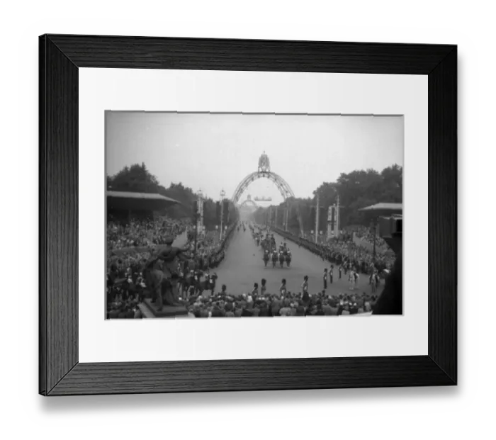 Framed Print : Trooping the Colour - Queen Victoria Memorial Framed Print : Trooping the Colour - Queen Victoria Memorial