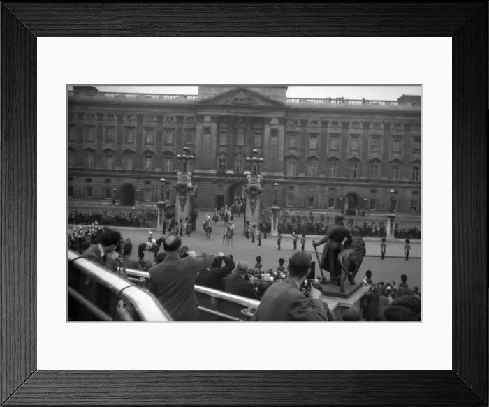 Framed Print : Trooping the Colour - Queen Victoria Memorial Framed Print : Trooping the Colour - Queen Victoria Memorial