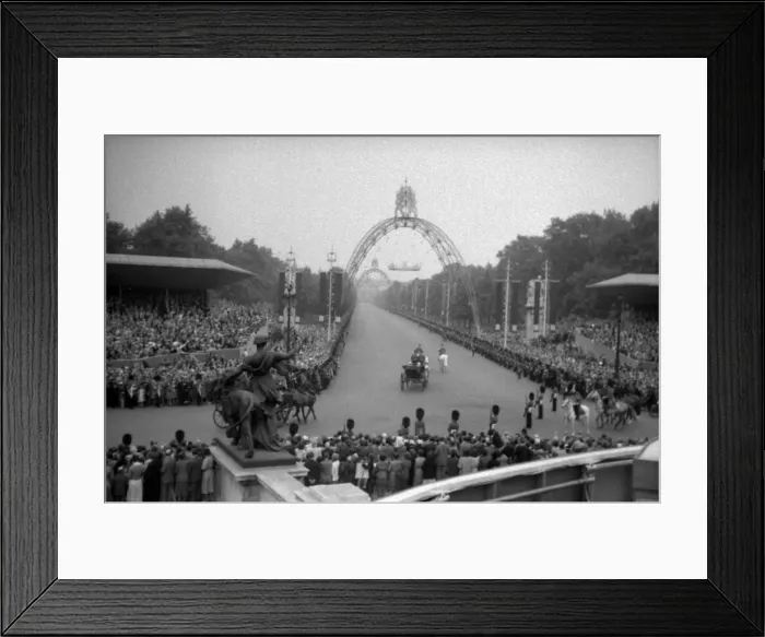Framed Print : Trooping the Colour - Queen Victoria Memorial Framed Print : Trooping the Colour - Queen Victoria Memorial