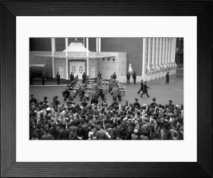 Framed Print : Coronation Trumpeters march past Abbey Framed Print : Coronation Trumpeters march past Abbey