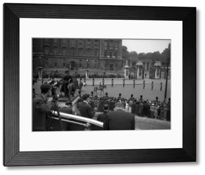 Framed Print : Trooping the Colour - Queen Victoria Memorial Framed Print : Trooping the Colour - Queen Victoria Memorial
