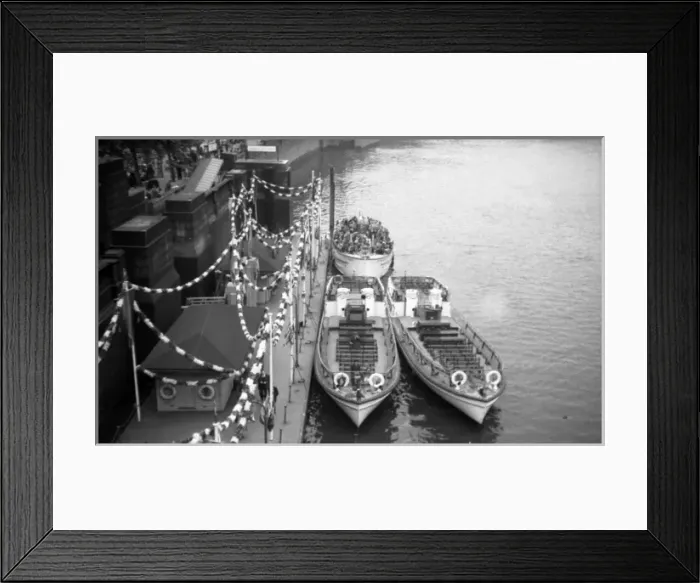 Framed Print : Pleasure boats - Westminster Pier Framed Print : Pleasure boats - Westminster Pier