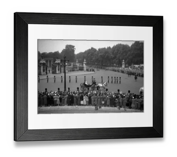 Framed Print : Trooping the Colour - Queen Victoria Memorial Framed Print : Trooping the Colour - Queen Victoria Memorial