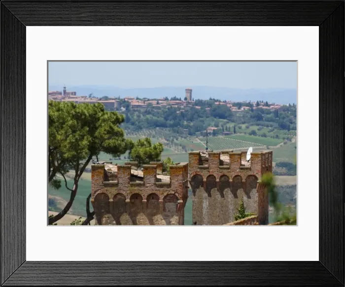 Framed Print : View towards Pienza, Tuscany, Italy Framed Print : View towards Pienza, Tuscany, Italy