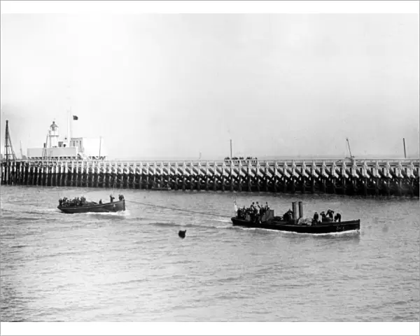Boats containing British sailors near a pier, WW1