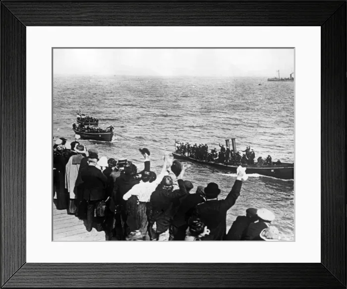 Framed Print : Pinnaces landing marines at Ostend, WW1 Framed Print : Pinnaces landing marines at Ostend, WW1