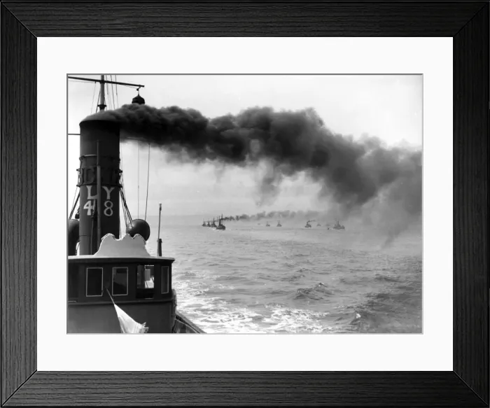 Framed Print : British drifter fleet at sea, WW1 Framed Print : British drifter fleet at sea, WW1