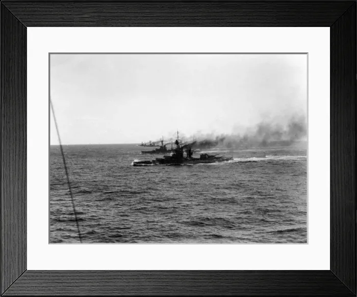 Framed Print : British battleships at sea, WW1 Framed Print : British battleships at sea, WW1