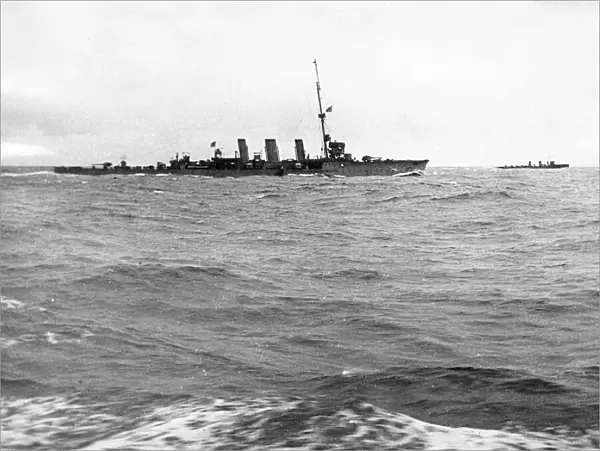 HMS Arethusa, British light cruiser, with destroyers, WW1