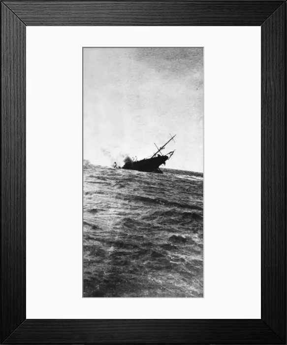 Framed Print : Fleet Minesweeper sinking after striking a mine, WW1 Framed Print : Fleet Minesweeper sinking after striking a mine, WW1