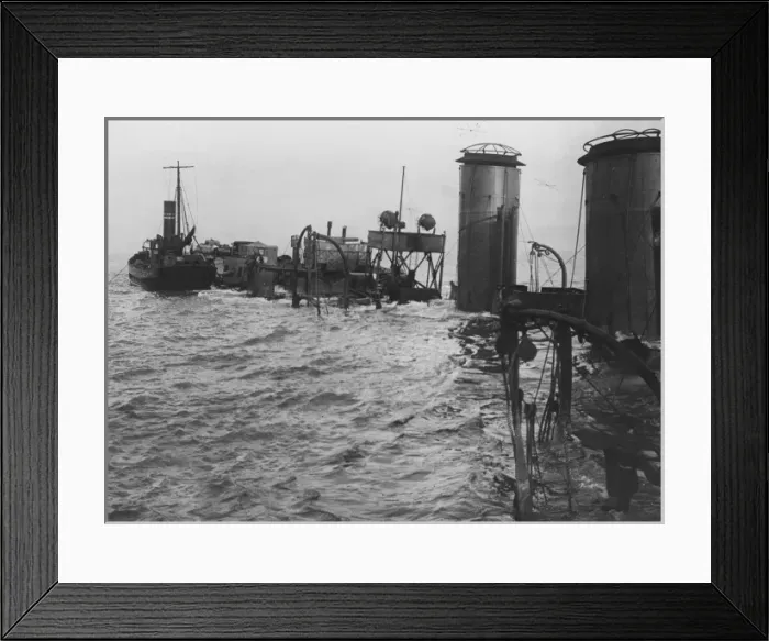 Framed Print : HMS Arethusa, British light cruiser, WW1 Framed Print : HMS Arethusa, British light cruiser, WW1