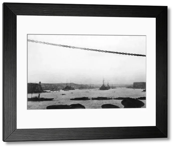 Framed Print : Ships in the harbour at Valletta, Malta, WW1 Framed Print : Ships in the harbour at Valletta, Malta, WW1