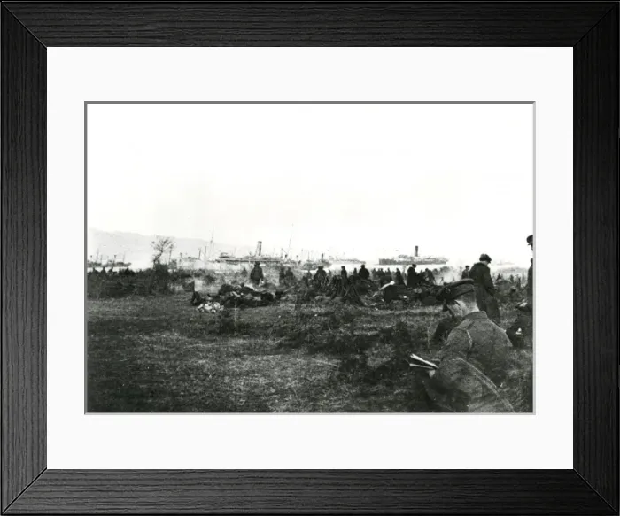 Framed Print : British troops landing at Rendine Bay, Gallipoli, WW1 Framed Print : British troops landing at Rendine Bay, Gallipoli, WW1