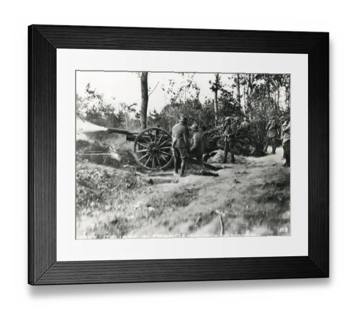 Framed Print : Italian gunners in a wood near Rheims, France, WW1