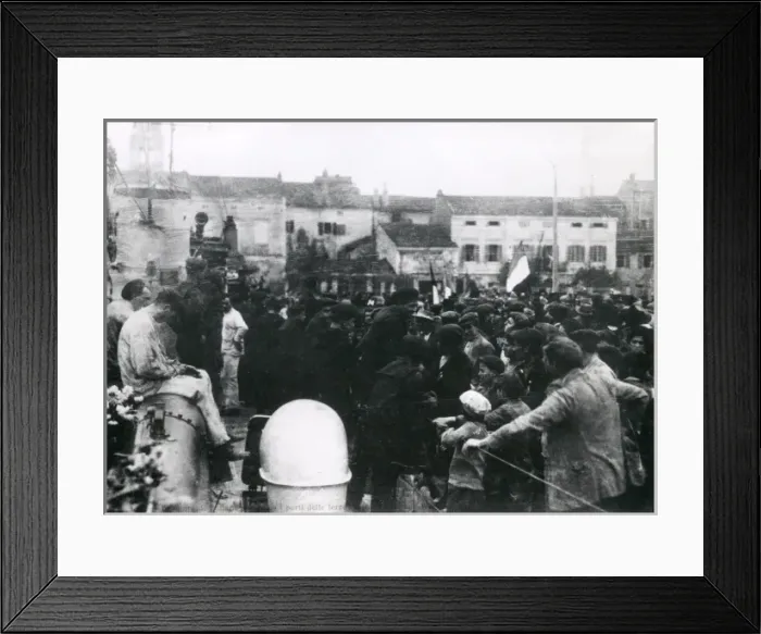 Framed Print : Italian torpedo boat crew occupying a port, post-WW1 Framed Print : Italian torpedo boat crew occupying a port, post-WW1