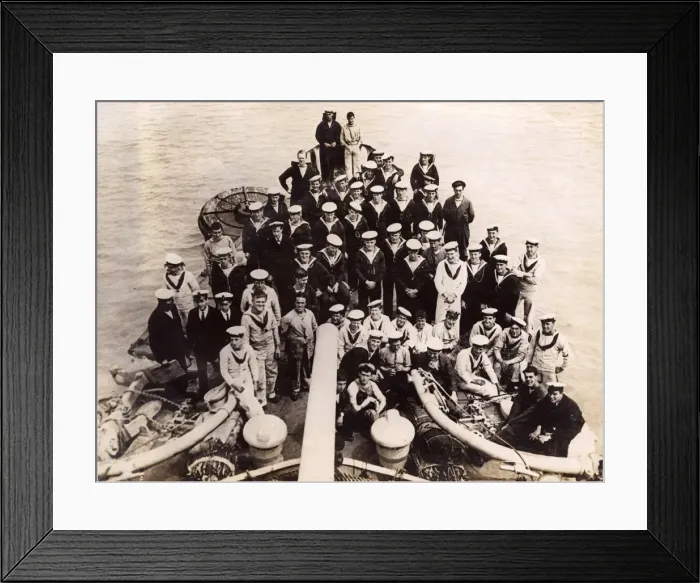 Framed Print : Crew of HMS Swift in group photo on deck, WW1 Framed Print : Crew of HMS Swift in group photo on deck, WW1