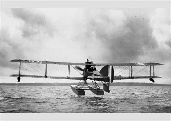 Short seaplane Type 184 hovering above the sea, WW1