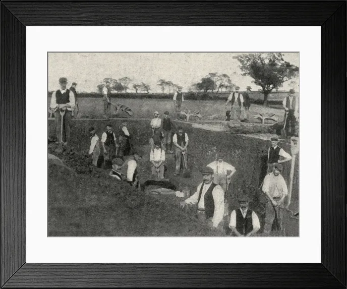 Framed Print : Digging a reservoir at Laindon Labour Colony, Essex Framed Print : Digging a reservoir at Laindon Labour Colony, Essex