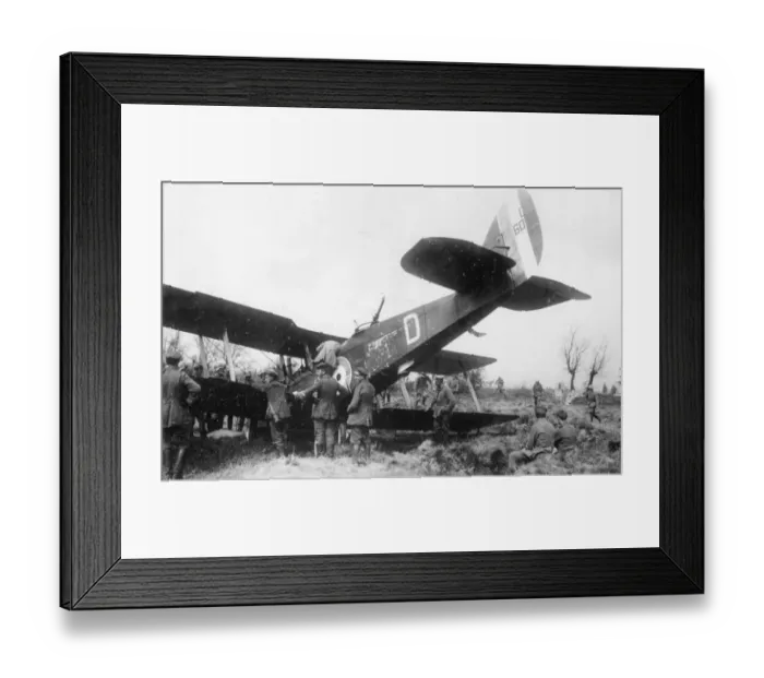 Framed Print : British DH9 biplane in forced landing, France, WW1 Framed Print : British DH9 biplane in forced landing, France, WW1
