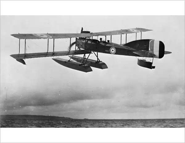 Short seaplane Type 184 in flight, WW1