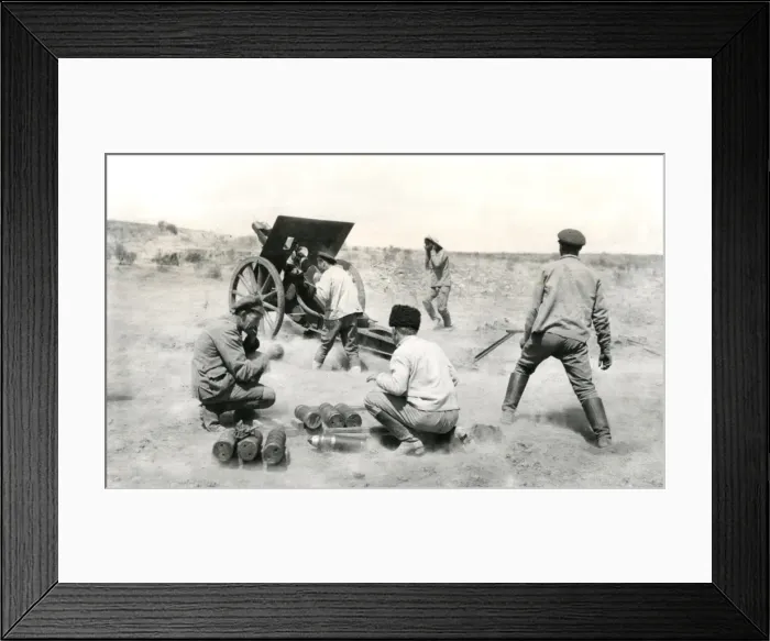 Framed Print : Gunners during the defence of Baku, Armenia, WW1 Framed Print : Gunners during the defence of Baku, Armenia, WW1