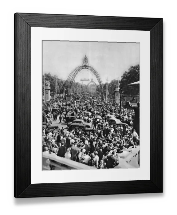 Framed Print : Crowds viewing decorated Mall prior to Coronation, 1953 Framed Print : Crowds viewing decorated Mall prior to Coronation, 1953