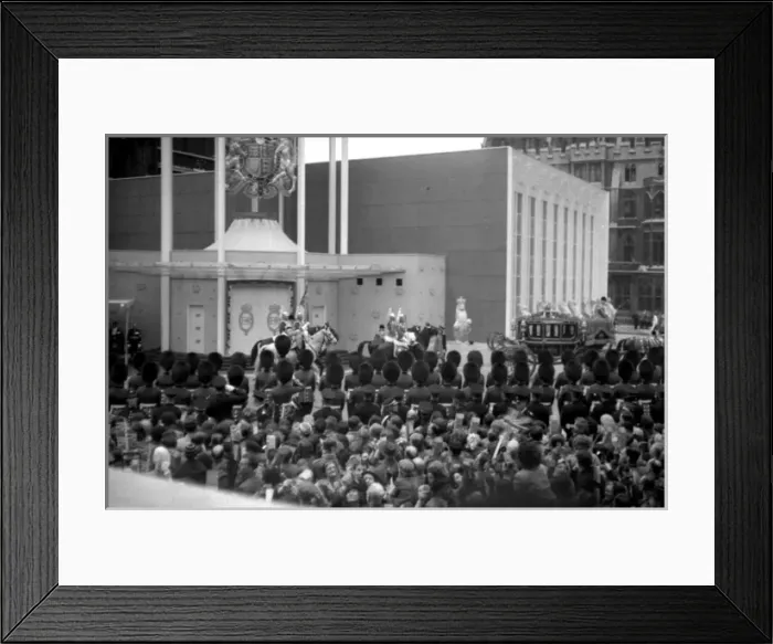 Framed Print : Coronation. Irish State Coach moves away Framed Print : Coronation. Irish State Coach moves away