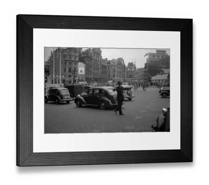 Framed Print : Trafalgar Square, London, 1953 Framed Print : Trafalgar Square, London, 1953