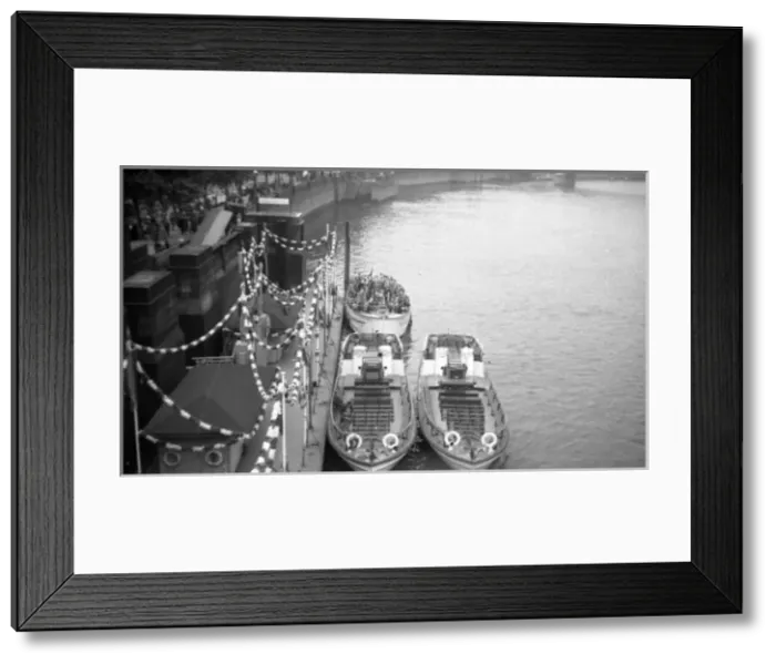 Framed Print : Pleasure boats - Westminster Pier Framed Print : Pleasure boats - Westminster Pier