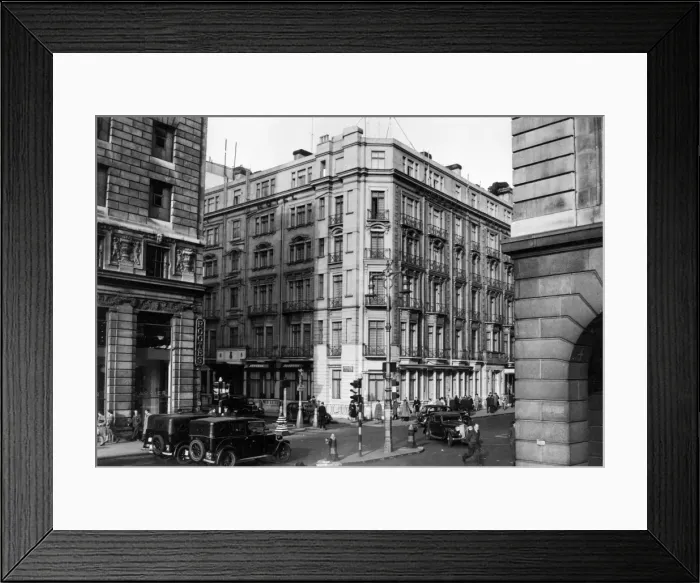 Framed Print : The Berkeley Hotel, Knightsbridge Framed Print : The Berkeley Hotel, Knightsbridge
