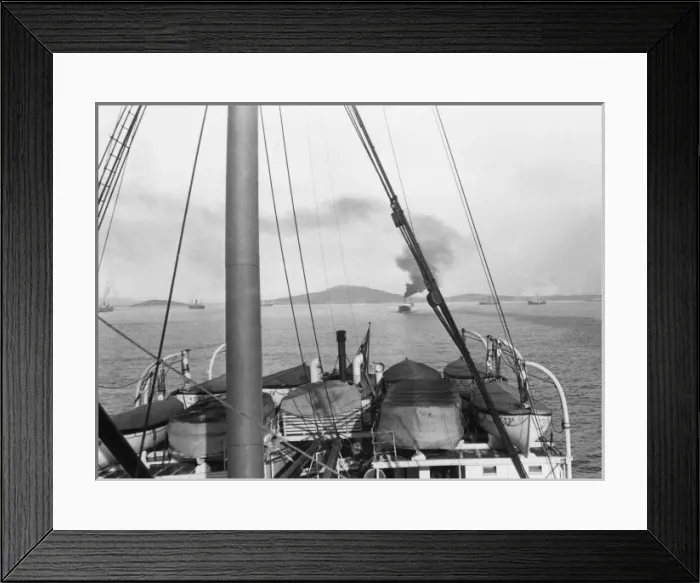 Framed Print : First Australian and New Zealand troops at sea, WW1 Framed Print : First Australian and New Zealand troops at sea, WW1