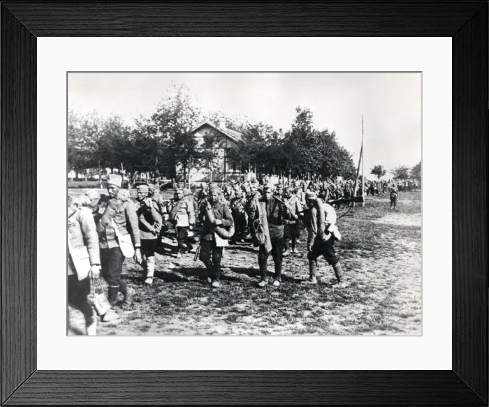 Framed Print : Serbian troops on the march, eastern front, WW1 Framed Print : Serbian troops on the march, eastern front, WW1