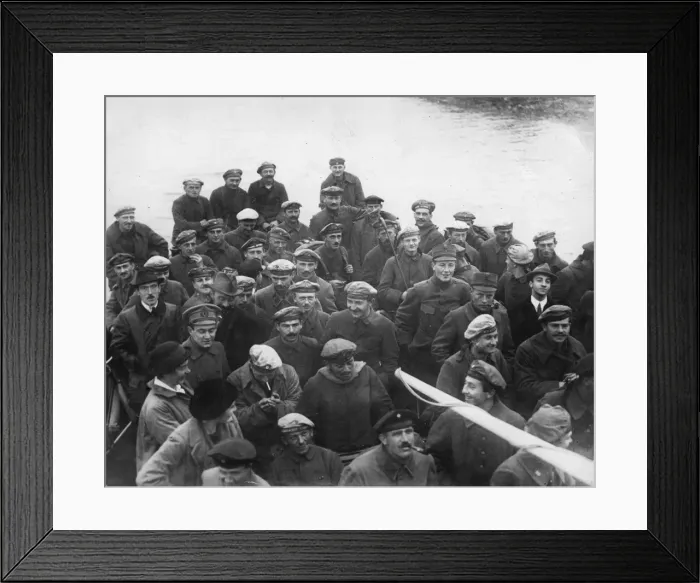Framed Print : German soldiers fleeing to Holland by boat, WW1 Framed Print : German soldiers fleeing to Holland by boat, WW1