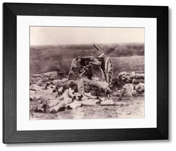 Framed Print : American troops with 75 mm French field gun, France, WW1 Framed Print : American troops with 75 mm French field gun, France, WW1